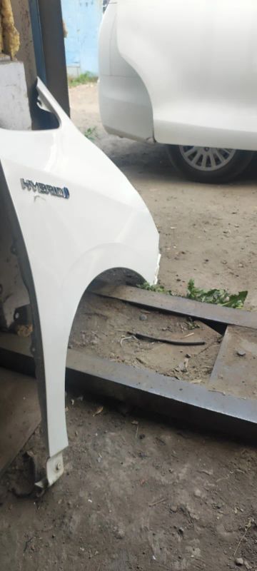 Лот: 23278609. Фото: 1. Крыло правое Toyota Voxy zwr80. Кузов