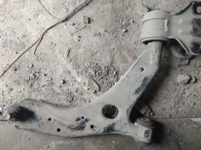 Лот: 11895367. Фото: 1. Рычаг подвески Mazda 3, правый... Кузов