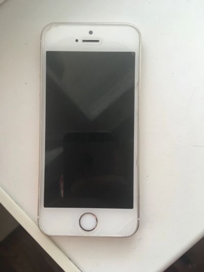 Лот: 13219667. Фото: 1. iphone 5s gold 16 gb. Смартфоны