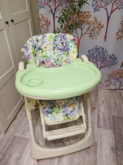 Лот: 17455463. Фото: 1. Стульчик для кормления Happy Baby. Стульчики для кормления