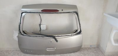 Лот: 17674957. Фото: 1. Дверь багажника Mitsubishi COLT... Багажники, боксы, фаркопы