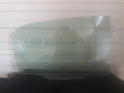 Лот: 21412680. Фото: 1. стекло Toyota Corolla Axio NZE141... Двигатель и элементы двигателя