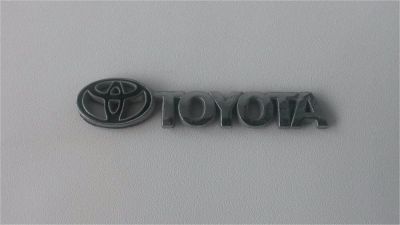 Лот: 10006469. Фото: 1. Шильдик Toyota. Другое (автохимия, масла, тюнинг)