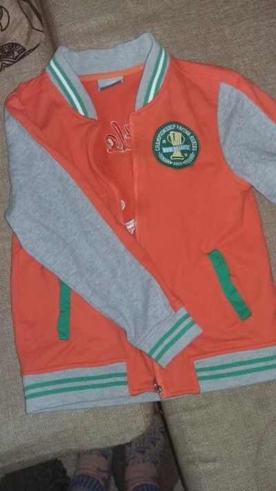 Лот: 9953685. Фото: 1. продам бомбер. Свитера, худи, толстовки