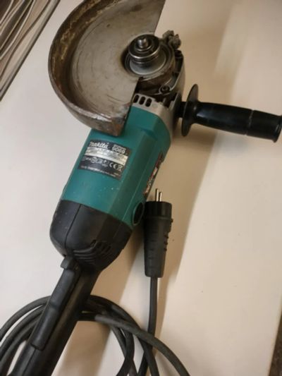 Лот: 25806309. Фото: 1. Makita 9069. Электроинструмент