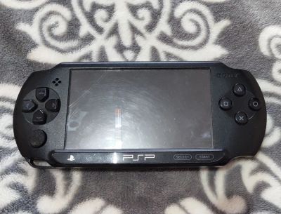 Лот: 19577731. Фото: 1. Sony PSP 1008 (Разбит дисплей). Запчасти для игровых приставок, консолей