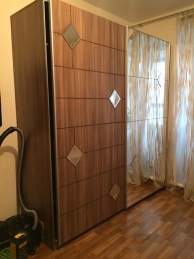 Лот: 11590235. Фото: 1. Шкаф-купе с зеркалом. Шкафы, шкафы-купе