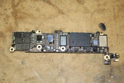 Лот: 12991774. Фото: 1. Куплю материнскую плату IPhone... Микросхемы и платы