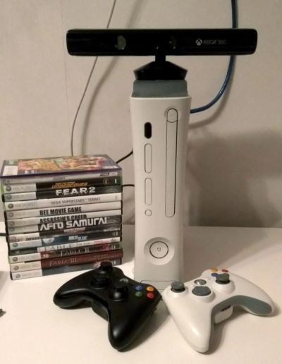 Лот: 8896488. Фото: 1. Xbox 360 + kinect + 2 джойстика. Игровые приставки, консоли