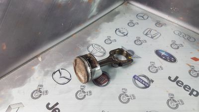 Лот: 23584081. Фото: 1. Поршень с шатуном Toyota Granvia... Двигатель и элементы двигателя