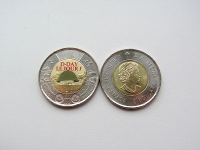 Лот: 13968319. Фото: 1. Канада 2 доллара 2019 " 75 лет... Америка