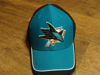 Лот: 8584626. Фото: 1. Бейсболка Reebok San Jose Sharks. Форма