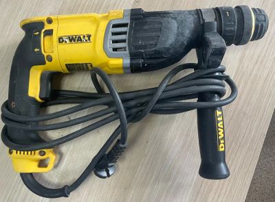 Лот: 20947927. Фото: 1. Перфоратор Dewalt d25144. Электроинструмент