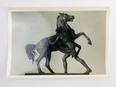 Лот: 23296964. Фото: 1. Ленинград. Скульптура на Аничковом... Открытки, конверты