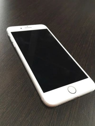 Лот: 10058485. Фото: 1. Iphone 7 plus 32 gb silver идеальное... Смартфоны