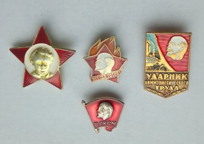Лот: 16831324. Фото: 1. Значки Октябренок, Пионер, Комсомолец... Сувенирные