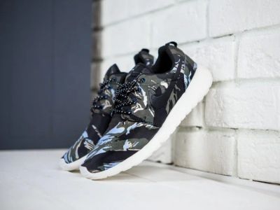 Лот: 14957179. Фото: 1. Кроссовки Nike Roshe Run GPX. Кеды, кроссовки, слипоны