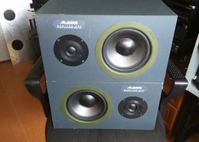 Лот: 9963829. Фото: 1. Мониторы Alesis Monitor One первой... Эстрадная акустика и усилители