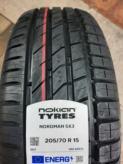 Лот: 21092106. Фото: 1. 205/70 R15 96T Nokian Tyres Nordman... Шины