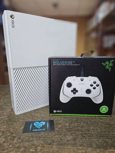 Лот: 21770335. Фото: 1. Приставка Xbox One + 70 игр 500gb... Игровые приставки, консоли