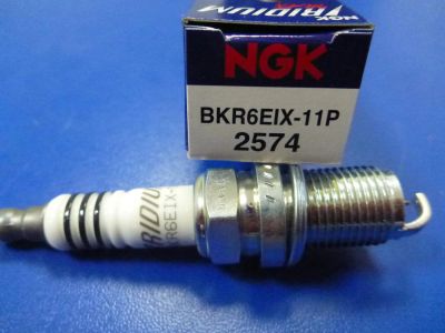 Лот: 8147906. Фото: 1. Свеча зажигания NGK 2574 BKR6EIX-11P. Двигатель и элементы двигателя