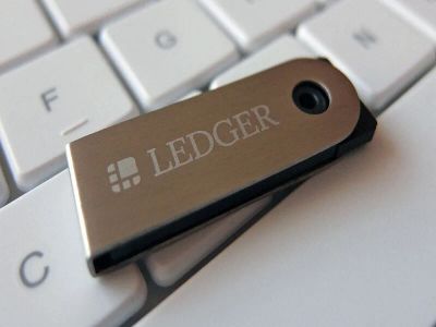 Лот: 10687285. Фото: 1. Биткоин кошелек Ledger. Майнинг фермы, товары для майнинга