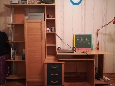 Лот: 13574782. Фото: 1. Стол письменный с полками. Компьютерные и письменные столы