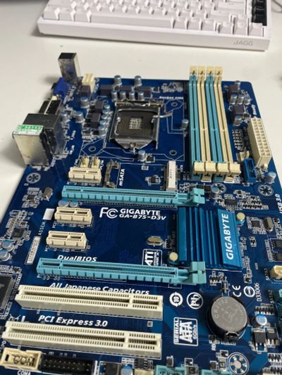 Лот: 24944713. Фото: 1. Материнская плата Gigabyte Ga-B75-D3V. Материнские платы