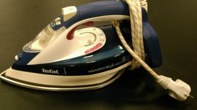 Лот: 10439776. Фото: 1. Утюг Tefal FV5377 в отличном состоянии. Утюги, парогенераторы, отпариватели