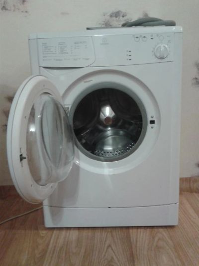 Лот: 5111502. Фото: 1. стиральная машинка Indesit WIU81... Стиральные машины