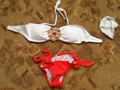 Лот: 3832749. Фото: 1. Купальник Victoria Secret бело-яркокрасный. Купальники