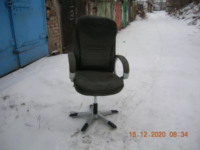 Лот: 16991776. Фото: 1. Кресло руководителя (сломано... Стулья и кресла офисные