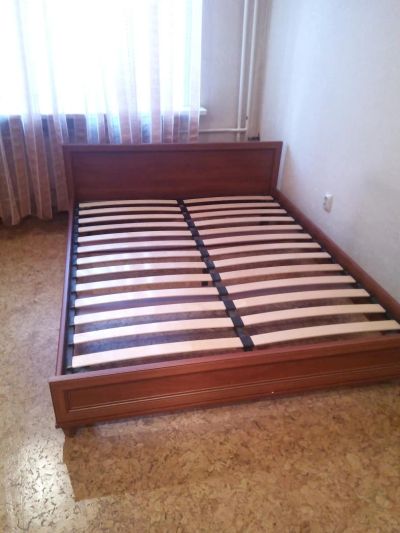 Лот: 6823843. Фото: 1. Кровать + матрас + две тумбочки. Кровати