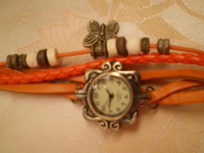 Лот: 3553792. Фото: 1. Винтажные часики + красивый оранжевый... Оригинальные наручные часы