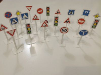 Лот: 25515877. Фото: 1. Игровой набор дорожные знаки. Игровые наборы