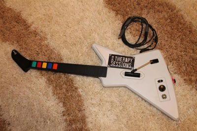 Лот: 2347878. Фото: 1. Гитара для игры Guitar Hero x-box... Аксессуары для игровых приставок, консолей, геймпады