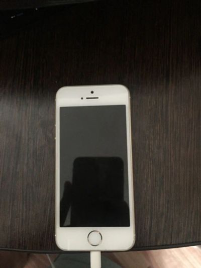 Лот: 8934790. Фото: 1. Iphone se 16 gb. Смартфоны