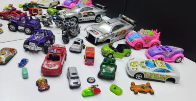 Лот: 25672627. Фото: 1. Игрушки Машинки. Одним лотом. Машины и техника
