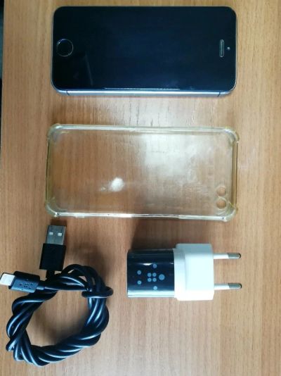 Лот: 11423481. Фото: 1. IPhone 5s. Кнопочные мобильные телефоны