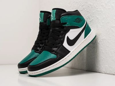 Лот: 20278317. Фото: 1. Кроссовки Nike Air Jordan 1 Mid. Кеды, кроссовки, слипоны