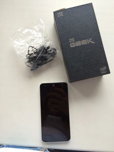 Лот: 6117752. Фото: 1. Телефон ZTE V975 Geek. Смартфоны