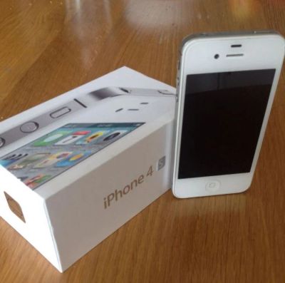 Лот: 3526559. Фото: 1. IPhone 4S 16гб белый с чехлом... Смартфоны