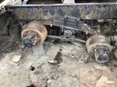 Лот: 24568954. Фото: 1. Металлолом. Два моста HINO, балансир... Металлы, металлолом