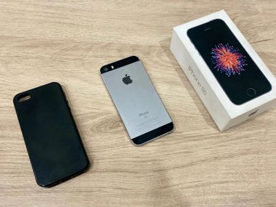 Лот: 18623714. Фото: 1. Apple iPhone SE 32 Gb Рабочий... Смартфоны