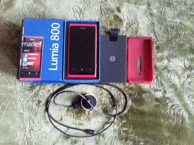 Лот: 10401565. Фото: 1. Nokia Lumia 800(Отличное состояние... Кнопочные мобильные телефоны