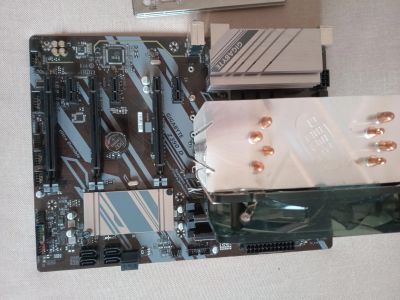 Лот: 25793187. Фото: 1. Материнская плата GigaByte Z390... Материнские платы