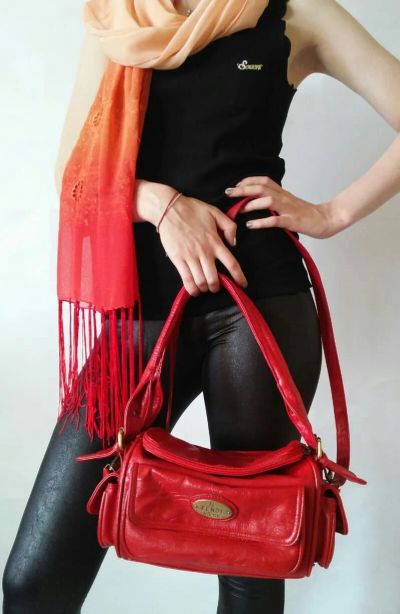 Лот: 12116612. Фото: 1. Сумочка женская красная FENDI. Сумки