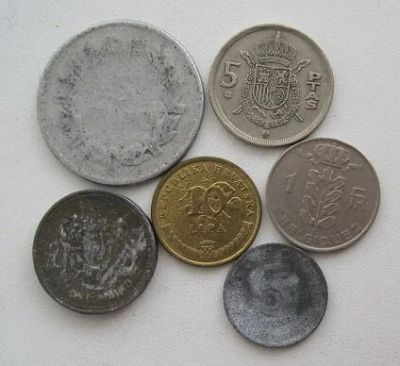 Лот: 10627502. Фото: 1. 6 иностранных монет с рубля. Наборы монет