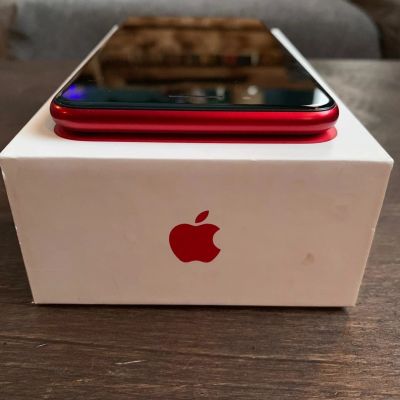 Лот: 14648386. Фото: 1. iPhone 8 Plus 64 Gb Red на гарантии. Смартфоны