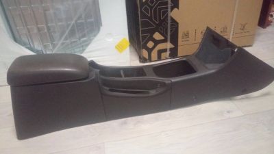Лот: 16933877. Фото: 1. Консоль между сиденьями Toyota... Салон